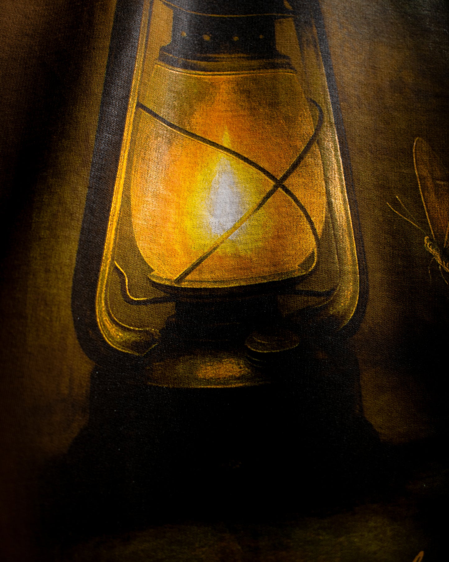 LANTERN T-SHIRT